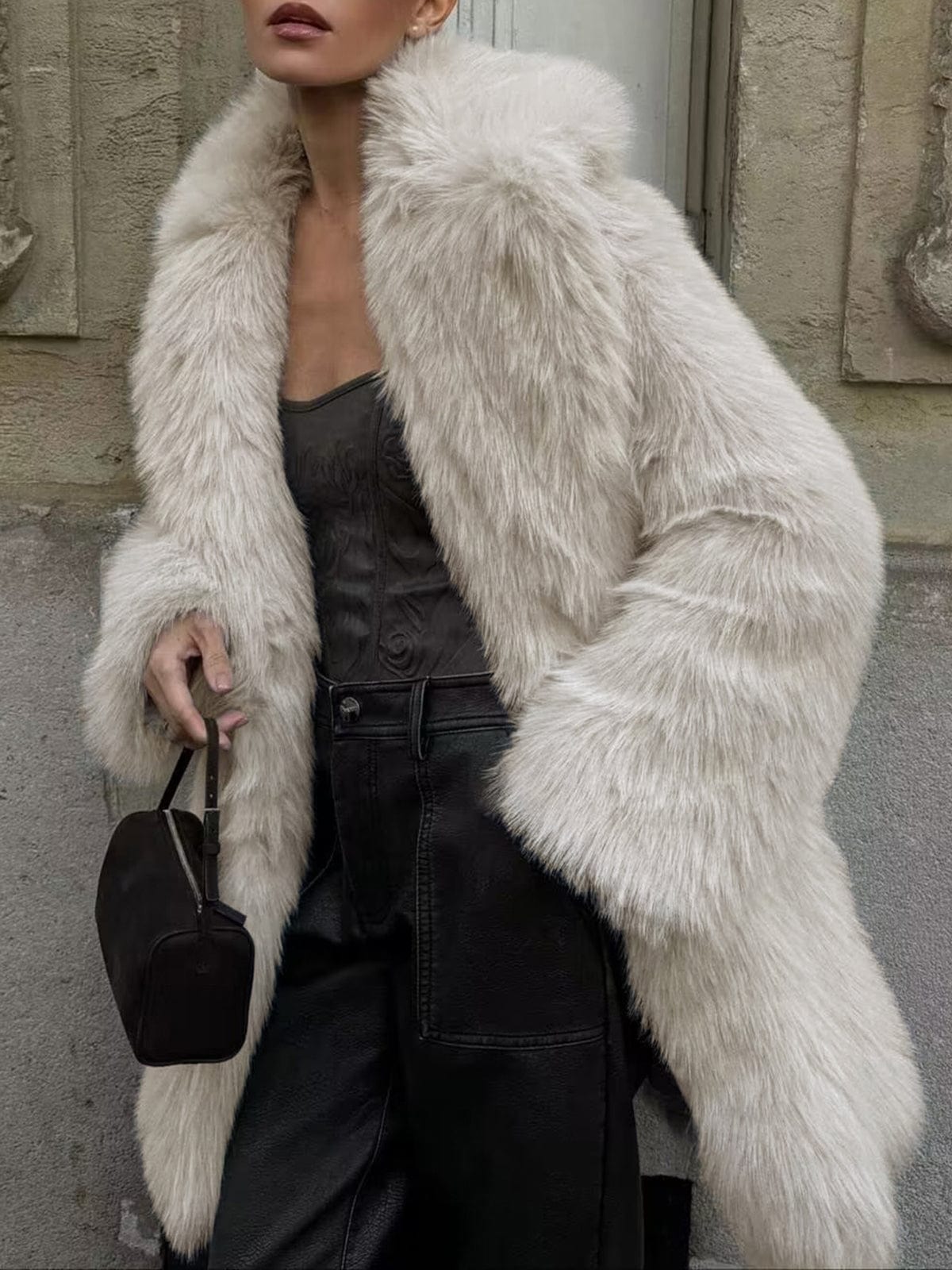 Oversized Faux Fur Coat – Vintage-Inspired Jacket with Wide Lapel Collar