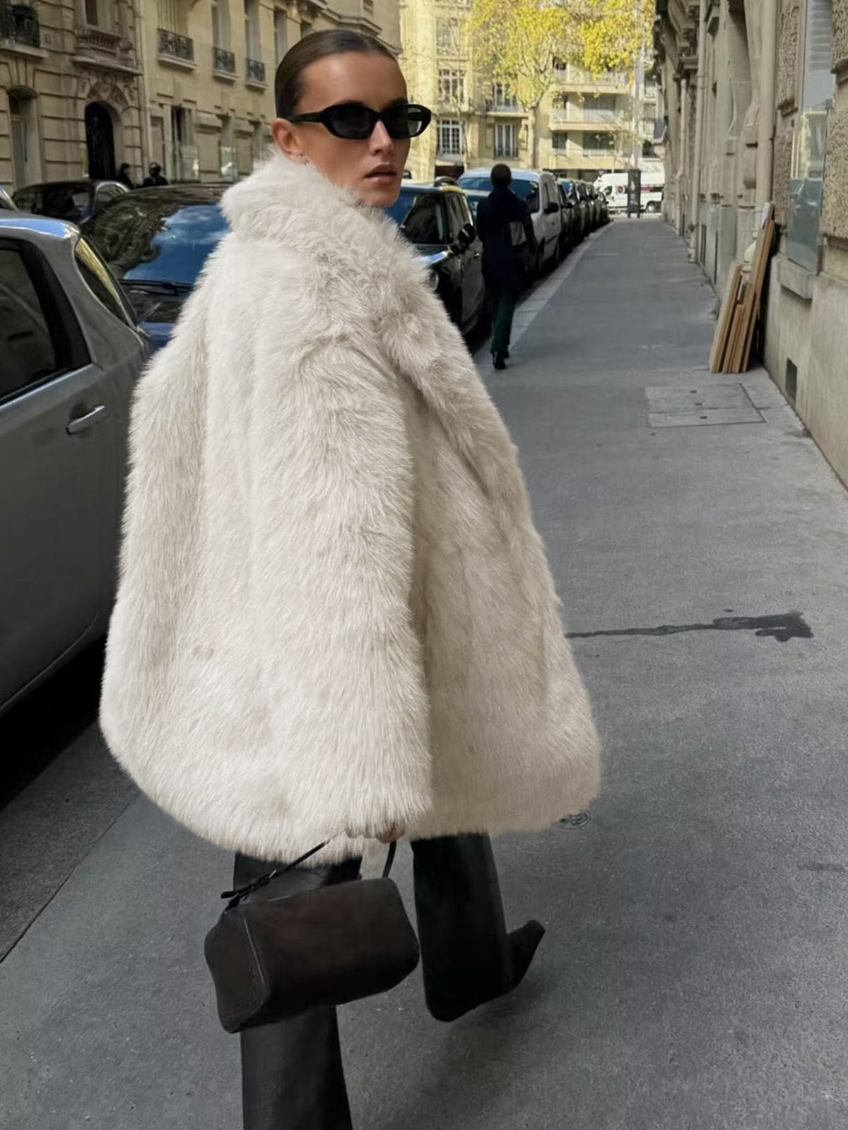 Oversized Faux Fur Coat – Vintage-Inspired Jacket with Wide Lapel Collar