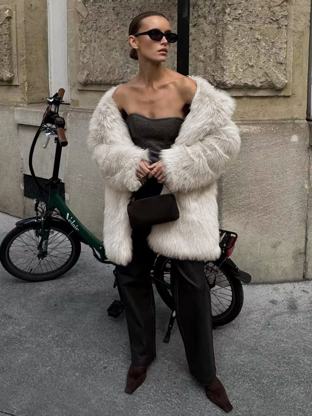 Oversized Faux Fur Coat – Vintage-Inspired Jacket with Wide Lapel Collar